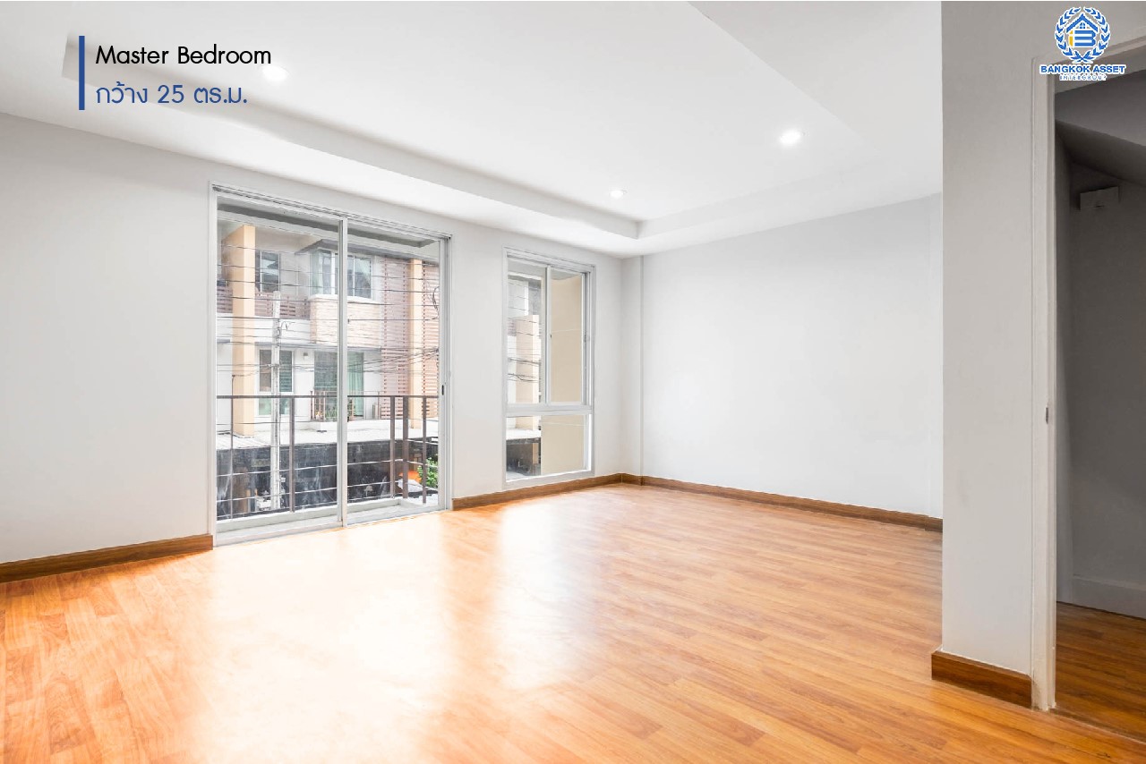 บ้านมือสองตกแต่งใหม่ แบรนด์หรู Sansiri โครงการ พลัสซิตี้พาร์ค งามวงศ์วาน25 ทาวน์โฮม 3 ชั้น ใจกลางเมือง เนื้อที่ 21.3 ตร.ว. ฟังก์ชันพร้อม 3 ห้องนอน 3 ห้องน้ำ จอดรถได้ 2 คัน บนทำเลศักยภาพ เข้า-ออกได้ 3 เส้นทาง ใกล้แหล่ง Community ชั้นนำ เดอะมอลล์งามวงศ์วาน ทางด่วน "งามวงศ์วาน" และรถไฟฟ้า "สถานีศูนย์ราชการนนทบุรี"